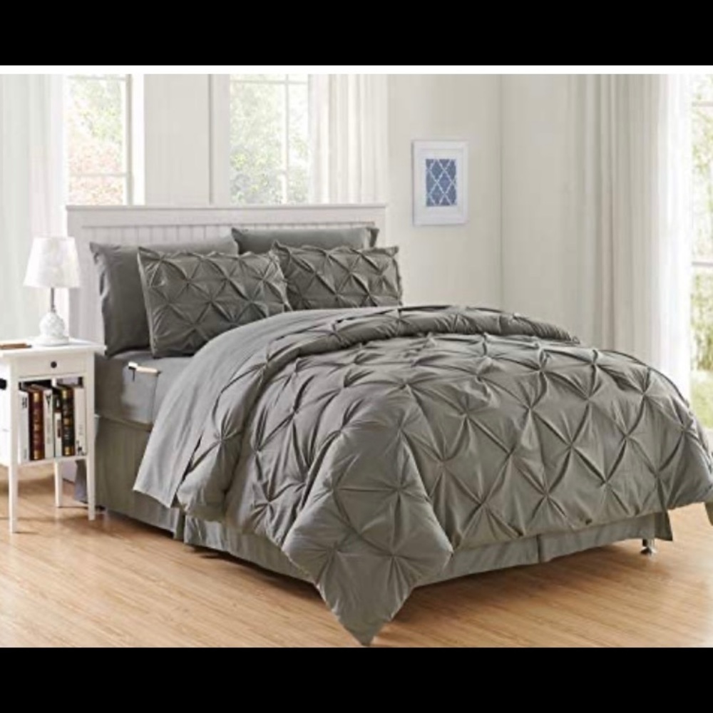 Comforter. New- Never Opened.